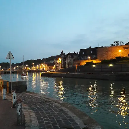 Les Flots Apartment *