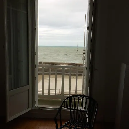 Les Flots Apartment