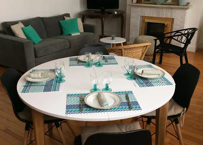 Les Flots Apartment *