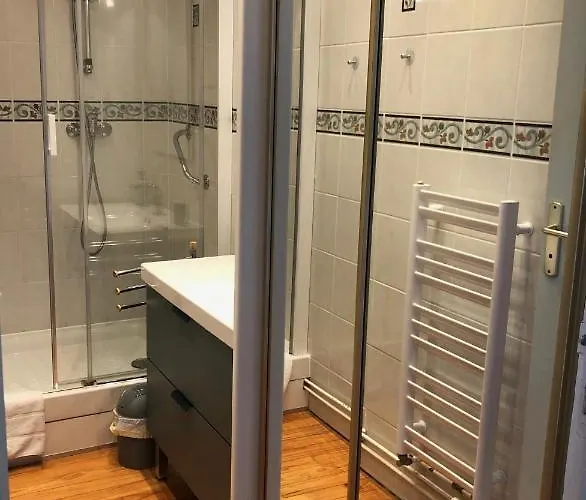 Les Flots Apartment *